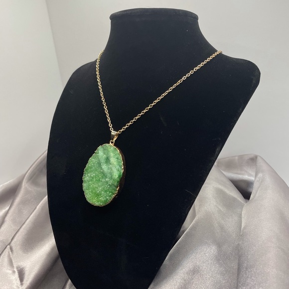 Green Drusy Quartz Pendant Necklace 24 in - Picture 4 of 7